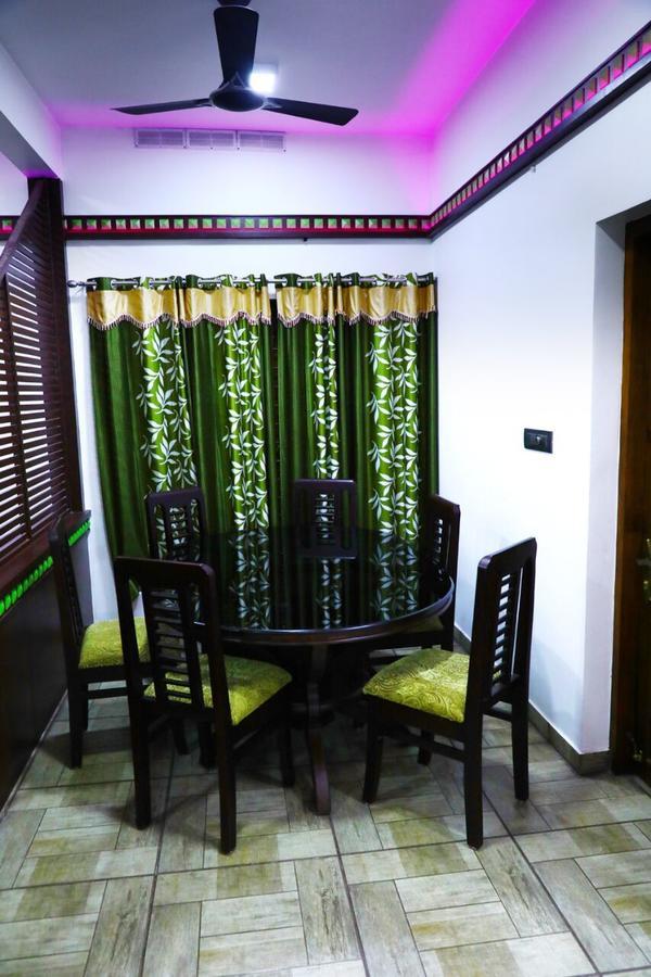 מלון טקאדי Sri Lakshmi Gardens מראה חיצוני תמונה
